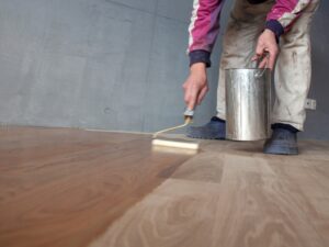 Lakier bezbarwny – do czego można go użyć