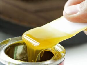 Jak wybrać odpowiednie kleje do reklamy zewnętrznej?